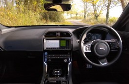 Jaguar XE, dashboard